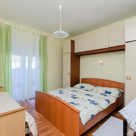 Anica Apartment