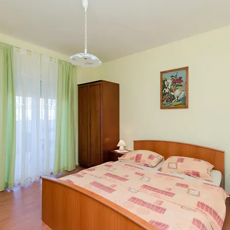 Anica Apartment *